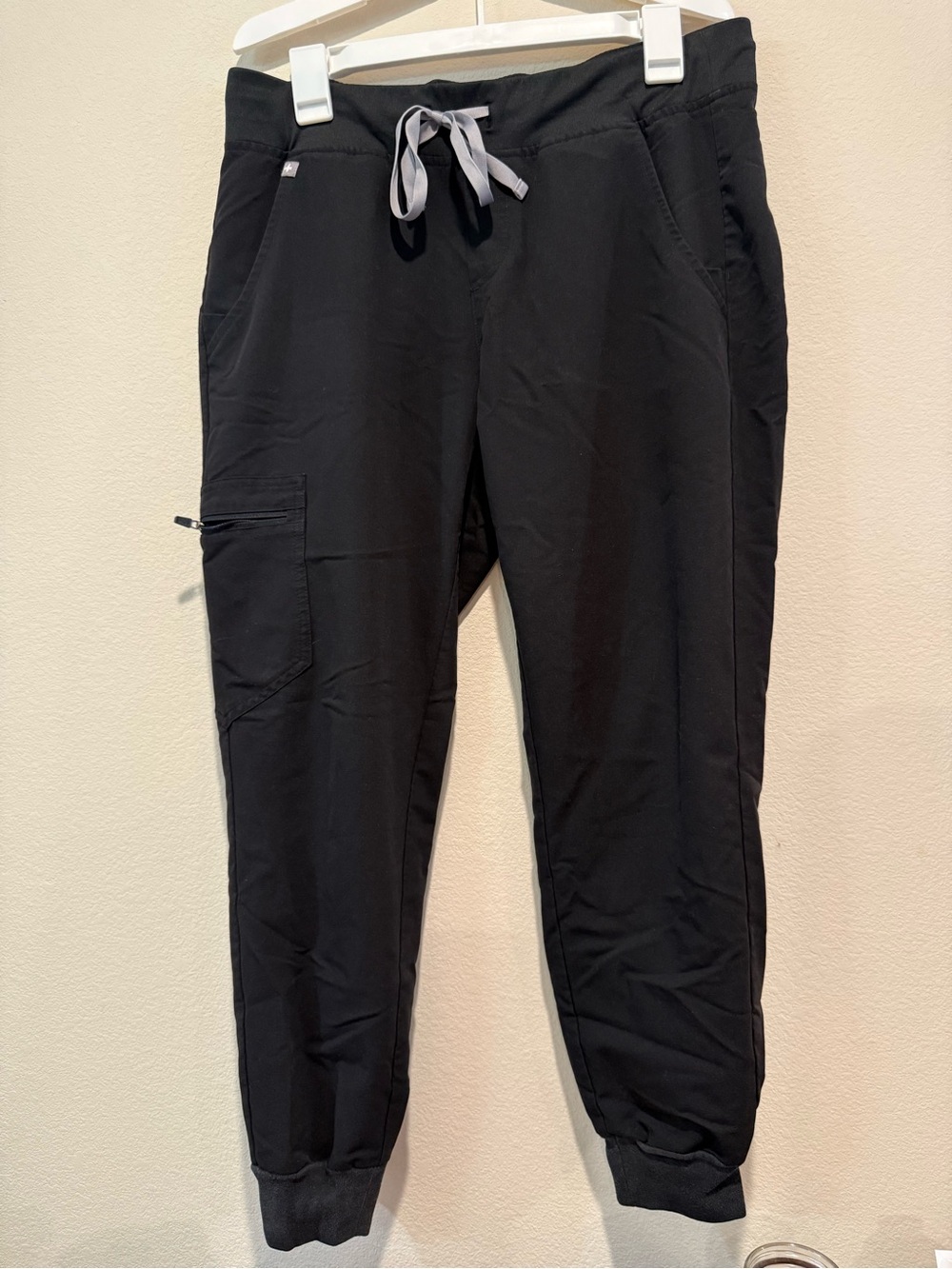 FIGS Women’s Black Drawstring Jogger Pants